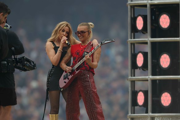 G フリップは、AFL グランド ファイナルのステージでカイリー ミノーグと共演します。