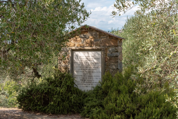 A memorial to Leonardo in Vinci.