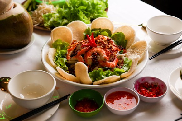 Goi ngo sen, sua, du du tom thit (lotus stem, jellyfish, papaya, prawn and pork salad).