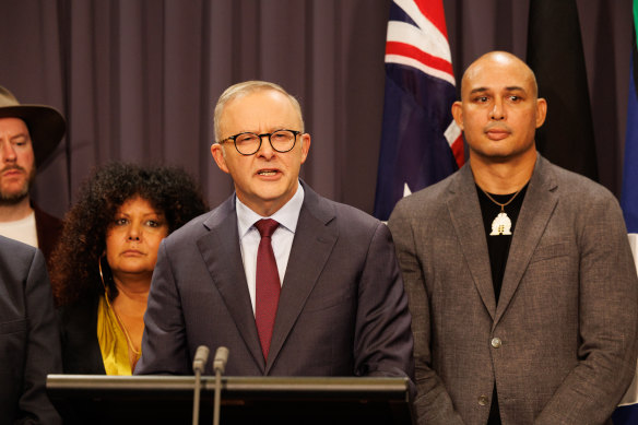 Anthony Albanese makes an impassioned plea for Australians to support the Voice to parliament, with Thomas Mayo standing to his left.