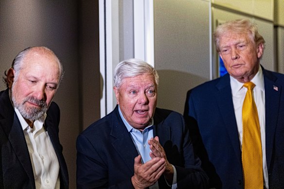 Graham (center) with President Donald Trump and Commerce Secretary Howard Lutnick aboard Air Force One in January.