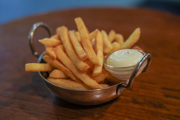 Bar Ampere fries fat and salty hot chips till 3am.