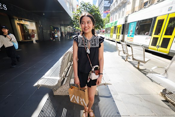 Giovanni Arlinda lives in Warrnambool but loves Melbourne. 