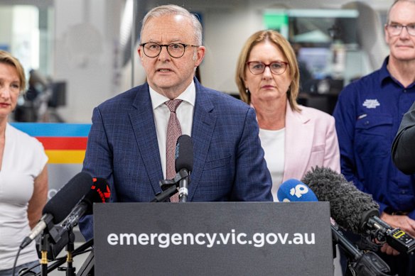 The Prime Minister, Anthony Albanese, Premier of Victoria, Jacinta Allan at the State Control Centre.