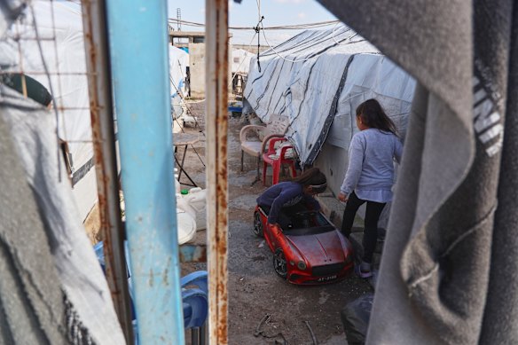 Children in the Australian section of the camp.