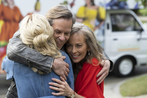 Mike Young (Guy Pearce) returns to Ramsay Street and reconnects with old friends including Jane Harris (Annie Jones).