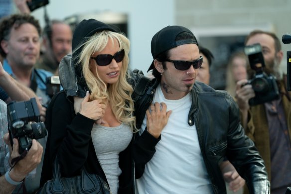 Pamela Anderson (Lily James) and Tommy Lee (Sebastian Stan) in the eight-part drama Pam & Tommy.