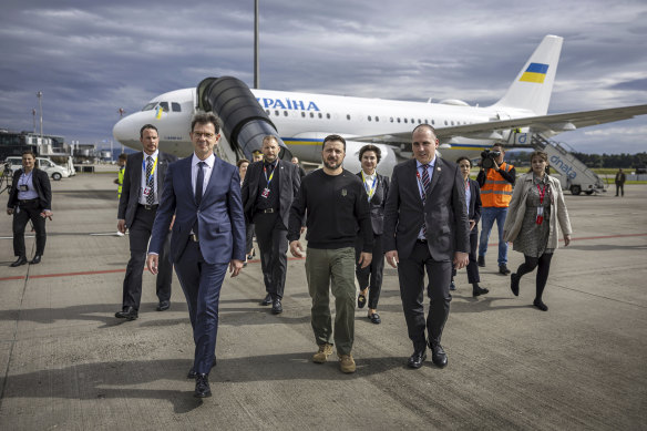 Ukrainian President Volodymyr Zelensky arrives in Switzerland.