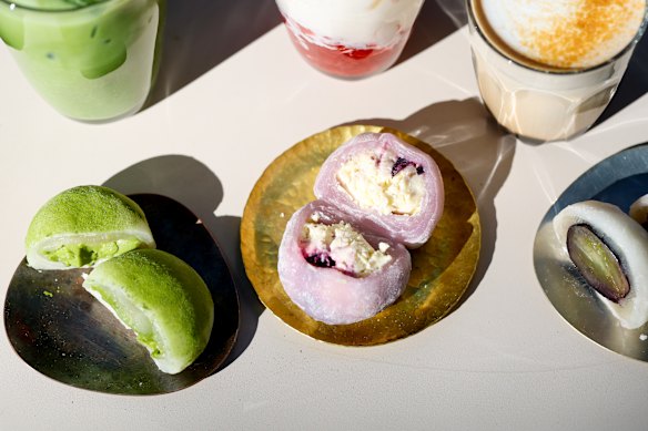 Matcha and assorted daifuku.