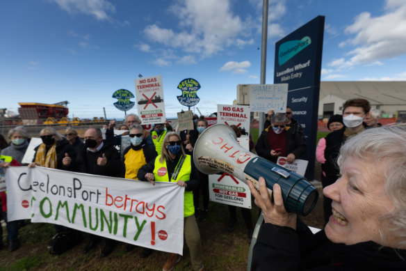 Community groups oppose Viva’s plans to construct an import gas terminal in 2026 and begin imports by 2028.