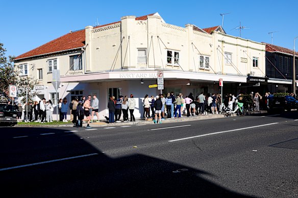 An hour line-up for a cinnamon scroll at Sundays Bondi. 