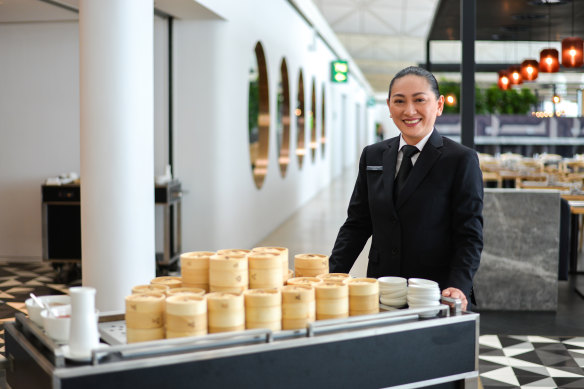 Qantas has fired up the dim
sum steamers for the yum cha trolley’s comeback.