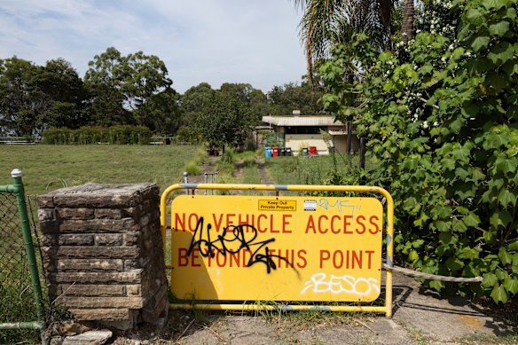 O local está vazio há mais de quatro anos.