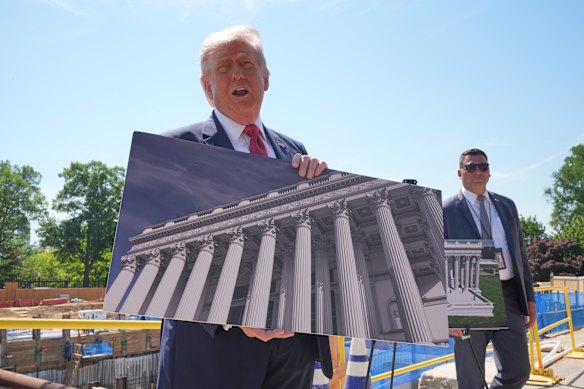 Il presidente degli Stati Uniti illustra le sue scelte progettuali per la prevista sala da ballo.