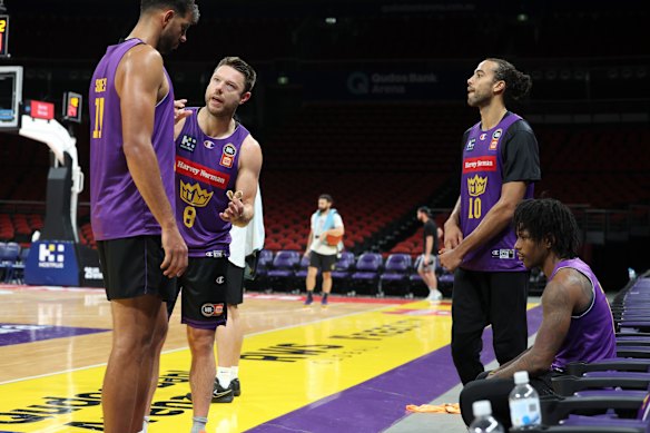 Matthew Dellavedova doing some impromptu coaching at Kings training this week.