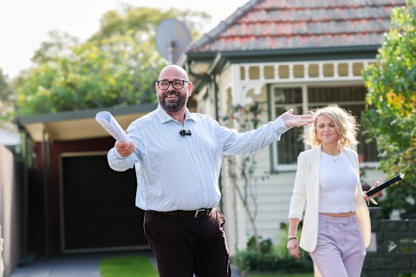 Auctioneer George Alexander took bids from first home buyers for a Yarraville house.
