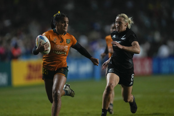 Australia’s Sariah Paki is chased down by New Zealand’s Kelly Brazier during their Hong Kong Sevens final.