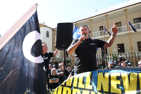 Darren Greenfield speaks at a CFMEU members protest outside NSW Parliament House.