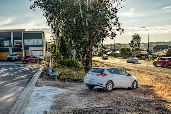Drivers are opting for unofficial exits onto Garfield Road East in a bid to avoid waiting in banked-up traffic at an infamous intersection.