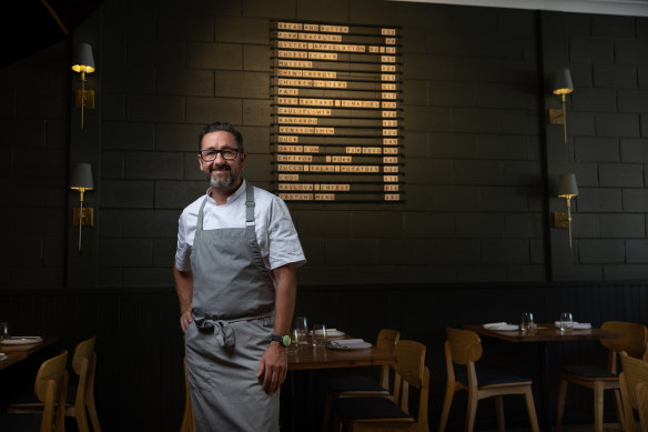 Graham Jefferies in front of Samesyn’s menu board, which replaces printed menus to reduce waste.