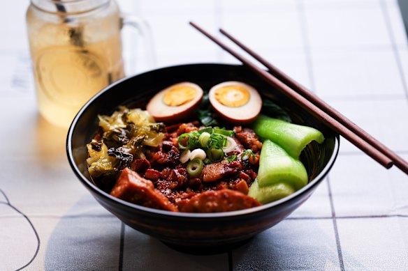 Lu rou fan rice (Taiwanese braised pork rice bowl).
