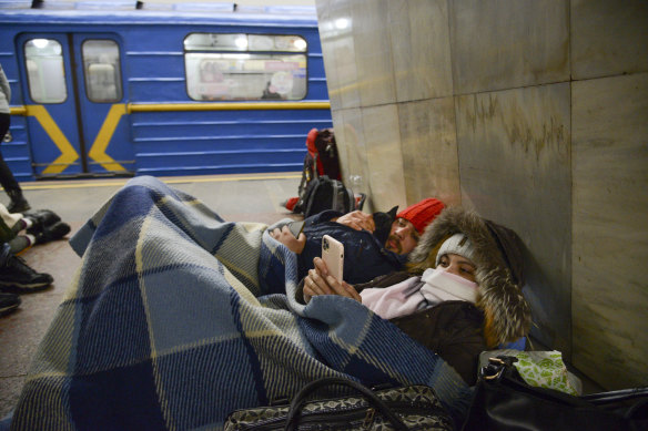 People lie in the Kyiv subway, using it as a bomb shelter.