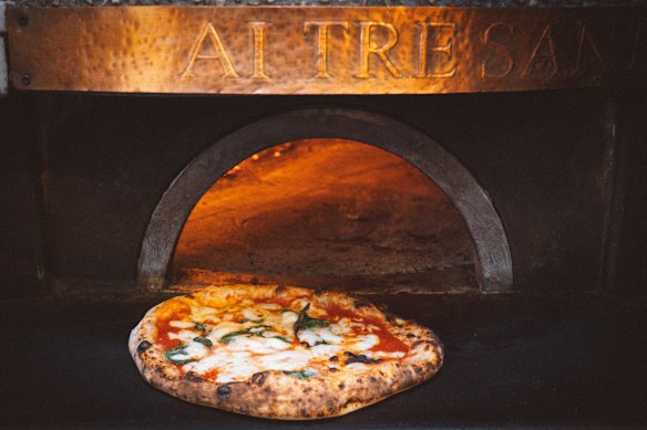 Go easy on the toppings: pizza at Concettina ai Tre Santi.