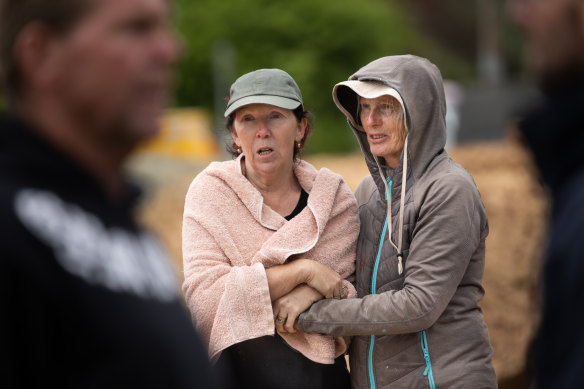 East Echuca residents Kim Hay and Robyn McCluskey console each other after battling rising floodwater for days.