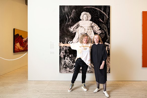 2025 Archibald Prize winner Julie Fragar, right, and her subject Justene Williams