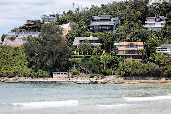 Dr John Schubert, the former Commonwealth Bank chairman, and his wife, Prue, have sold their Palm Beach home for $25.5 million in an off-market deal.