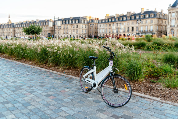 E-bike adventures on the streets of Bordeaux, France.