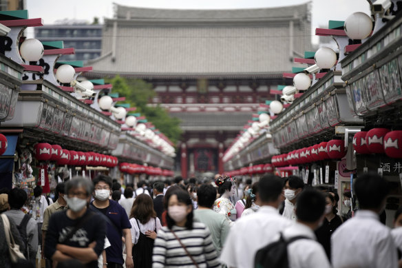 Close to 90 per cent of people in Japan choose to war masks still, even though it is not compulsory in many circumstances. 