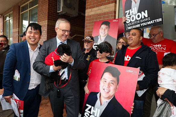 Prime Minister Anthony Albanese,m with Zhi Soon (far left), made one quick trip to Banks during the campaign. 