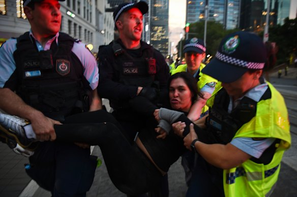 Protesters clashed with police near Sydney Town Hall on Monday night during Israeli President Isaac Herzog’s visit to Sydney.