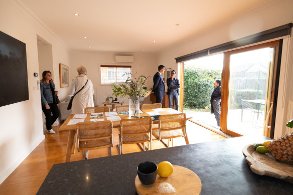The auction at 38 Higinbotham Street, Coburg, attracted 12 bidders. 