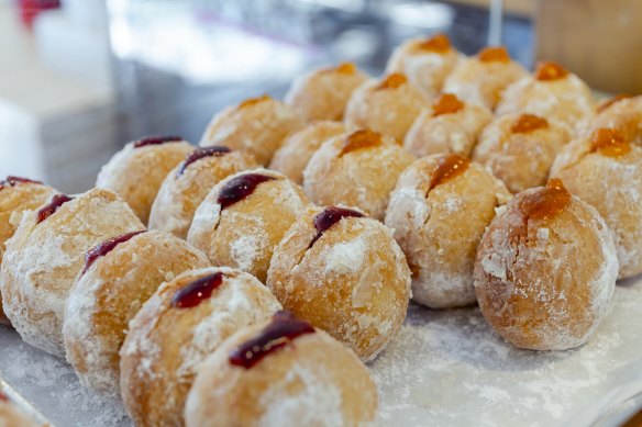 Malasada (deep-fried yeast doughnuts).