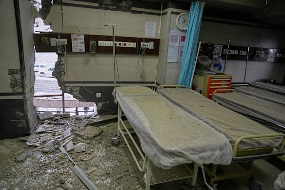 تم إخلاء المستشفى بعد وقت قصير من اهتزاز الضربات في حي شمال طهران.