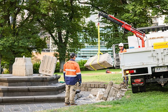 O Monumento dos Pioneiros em Flagstaff Gardens foi profanado antes do Dia da Austrália de 2026.