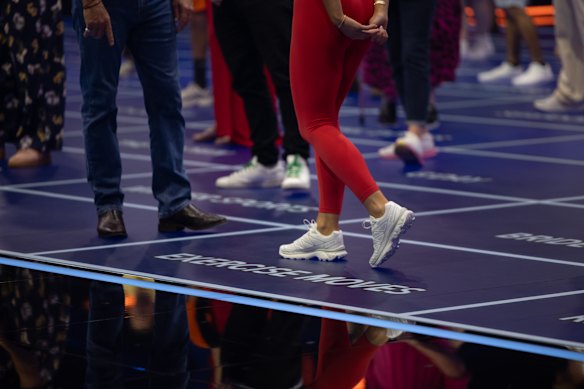The contestants compete for territory on The Floor.