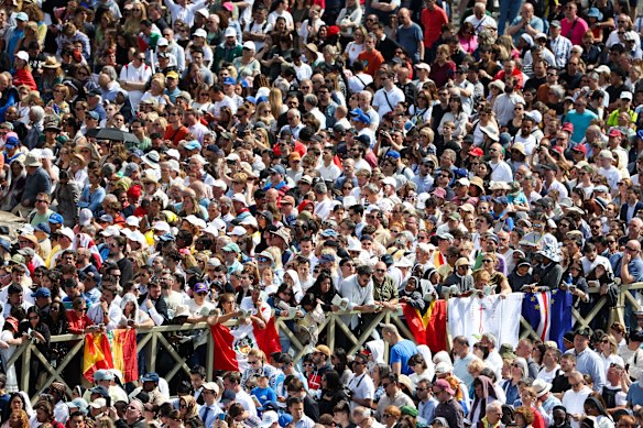 The crowds during the Mass. 