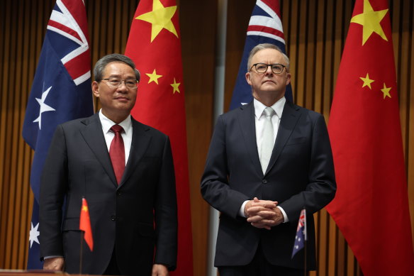 Prime Minister Anthony Albanese and Chinese Premier Li Qiang during a signing ceremony.