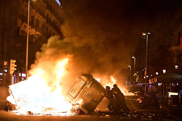 Protesters in Barcelona set bins on fire during clashes with police following a demonstration over Spain’s housing crisis, hours after Prime Minister Pedro Sánchez announced an early general election.