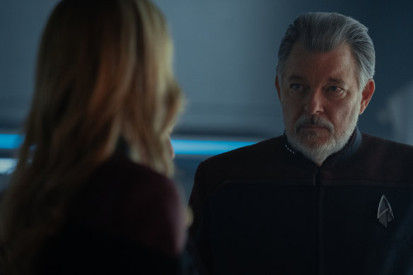 Seven (Jeri Ryan) and Riker (Jonathan Frakes) in Star Trek: Picard.