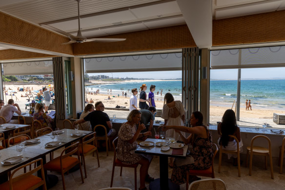 Most diners sit on a long banquette facing the ocean.