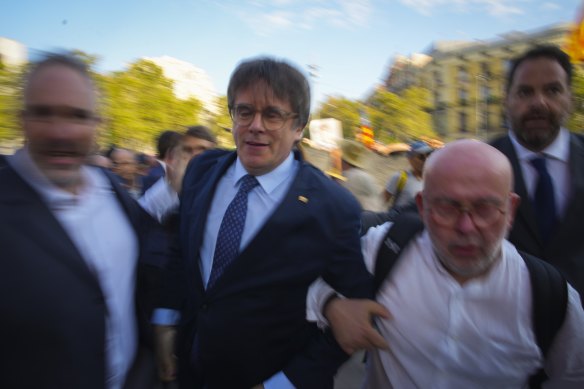 Accompanied by his lawyer Gonzalo Boye (second right) Catalan independence leader Carles Puigdemont arrives to allegedly attend the investiture debate in Barcelona.