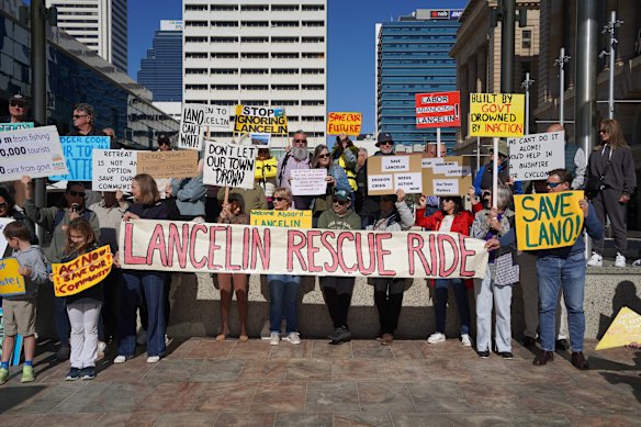 Lancelin locals jumped on a bus on Thursday morning to take part in the Lancelin Rescue Ride.