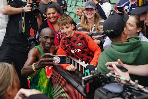A young fan meets Kipchoge after the race.