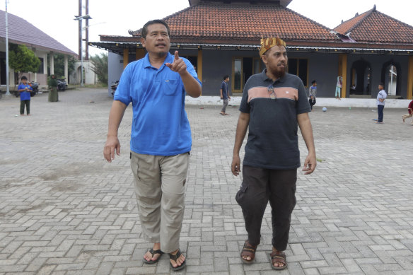 Umar Patek (right) walks with his long-time friend Ali Fauzi.