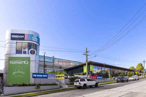 Artarmon Home HQ, um shopping center de grande formato localizado no coração de Lower North Shore, em Sydney, foi vendido por US$ 180,1 milhões.