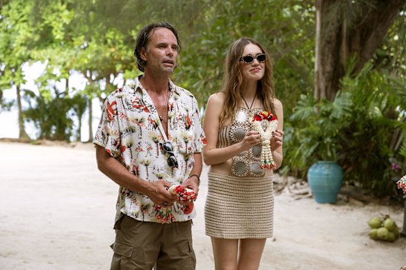 Chelsea (Aimee Lou Wood) and Rick (Walton Goggins) in The White Lotus.